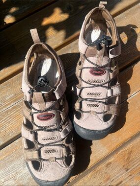 Keen-style Closed Toe Outdoor Sandals in Dusty Rose